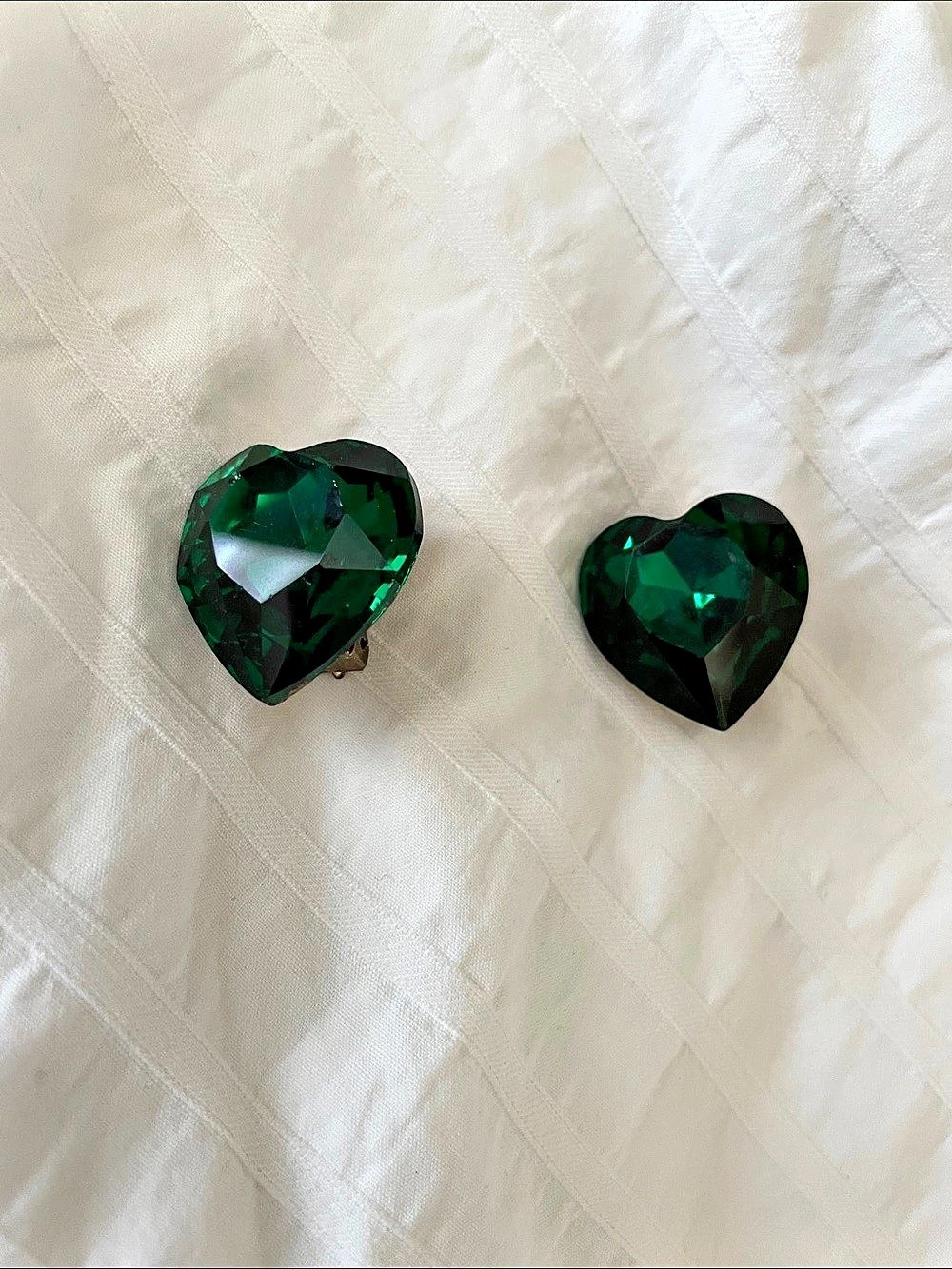 Vintage Faceted Heart Clip-On Earrings in Green